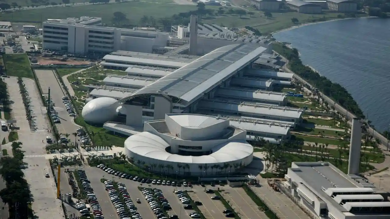 Foto aérea do prédio principal do CENPES