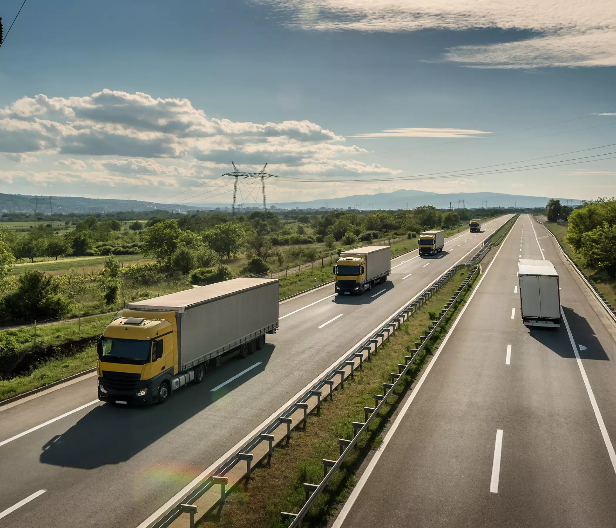 Photo of two parallel highways with trucks, representing the use of Petrobras Diesel Oil.