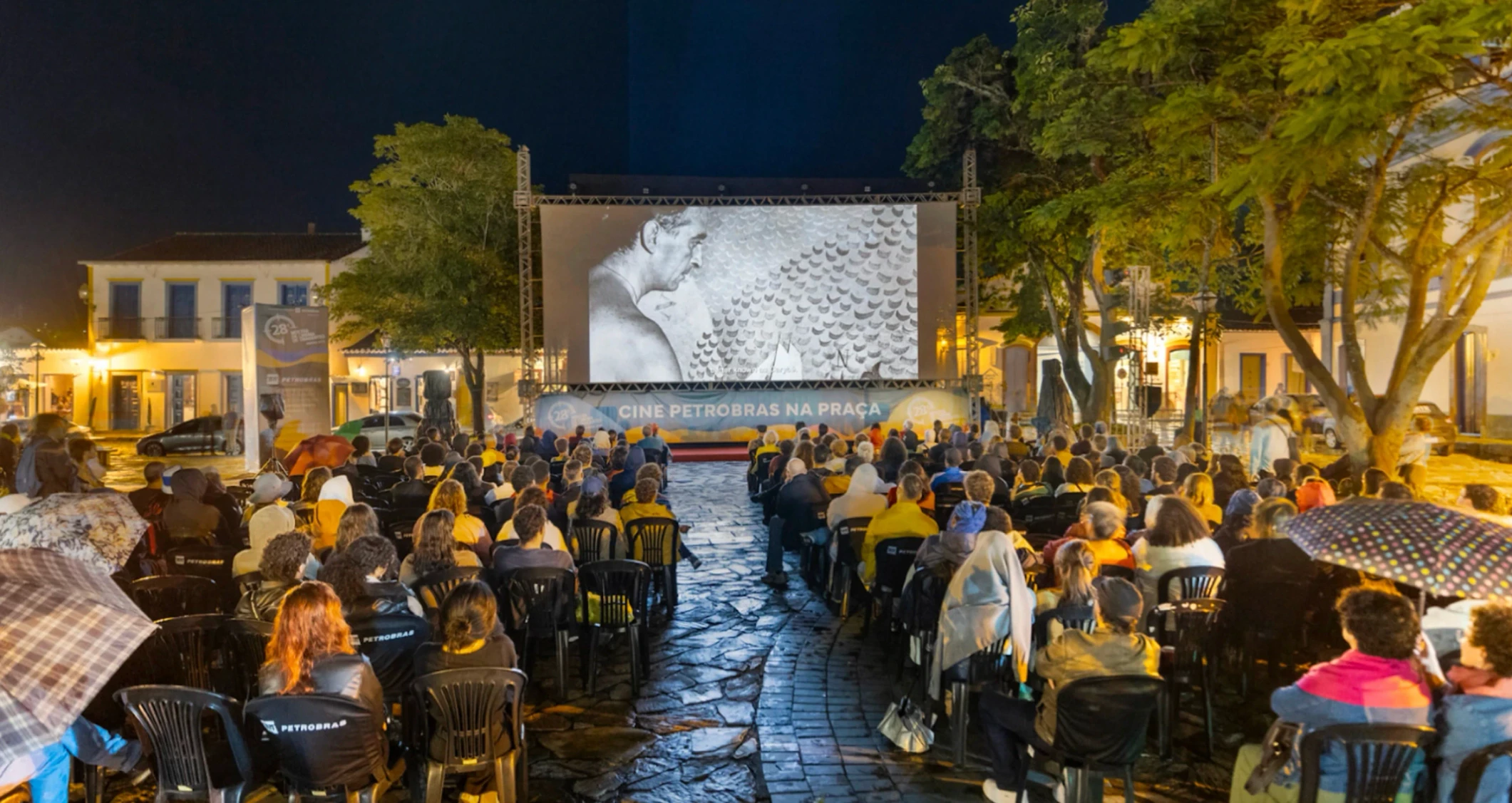 Exibição de filme na Mostra de Tiradentes.