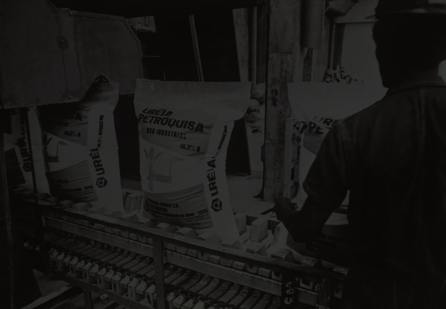 Black and white photo of an industrial urea production line at a unit of Petrobras Química S.A. (Petroquisa).