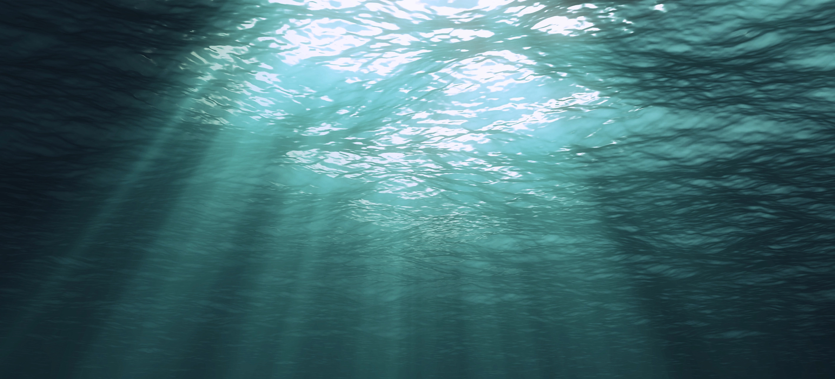 Fotografia subaquática, mostrando a luz solar entrando no mar.