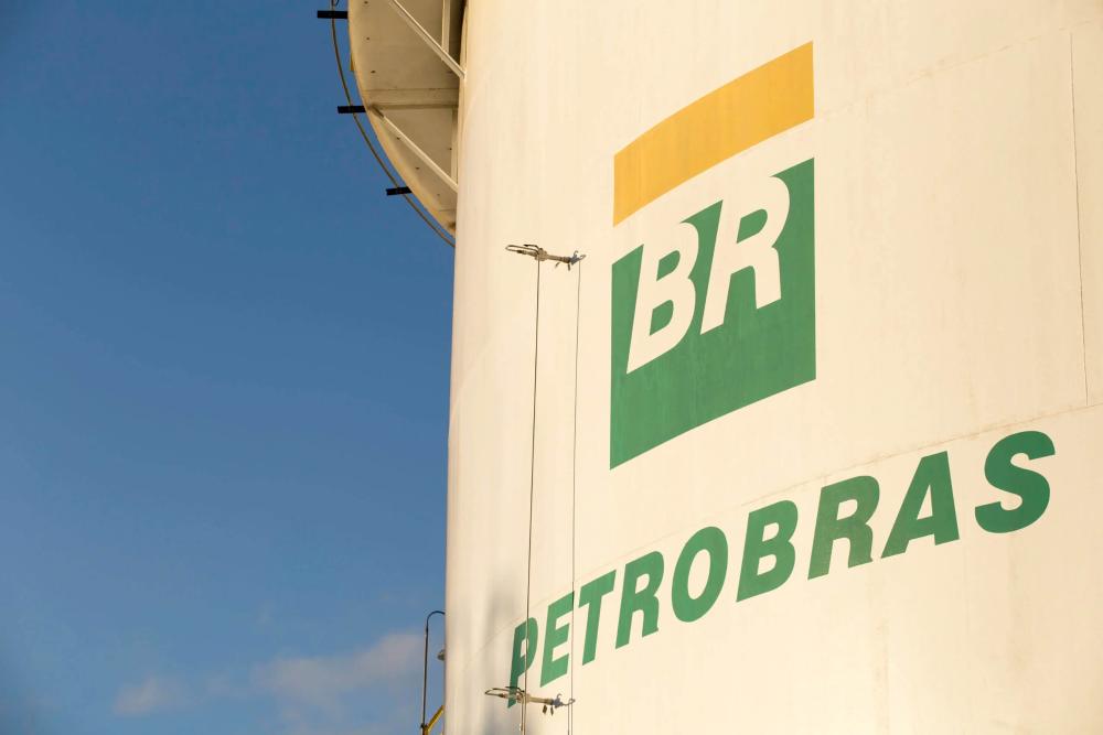 Photo of the tank from one of Petrobras' operations, highlighting the company's brand.