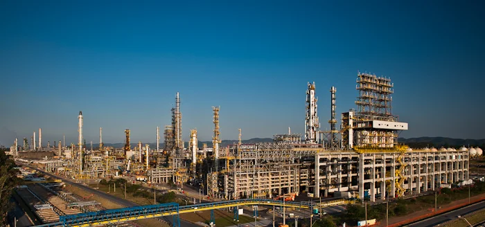 Distant photograph of the Revap Refinery structure