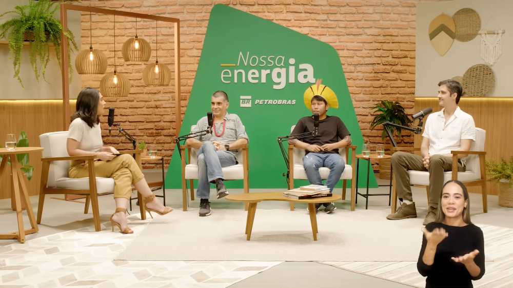 Fotografia dos quatro participantes gravando o episódio do Podcast Nossa Energia chamado “Tecnologias sociais e a preservação do meio ambiente”.