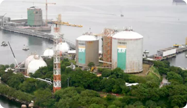 Picture of the Petrobras logistics terminal in Ilha Redonda.