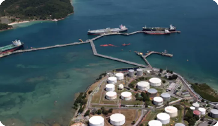 Picture of the Petrobras logistics terminal in Madre de Deus.